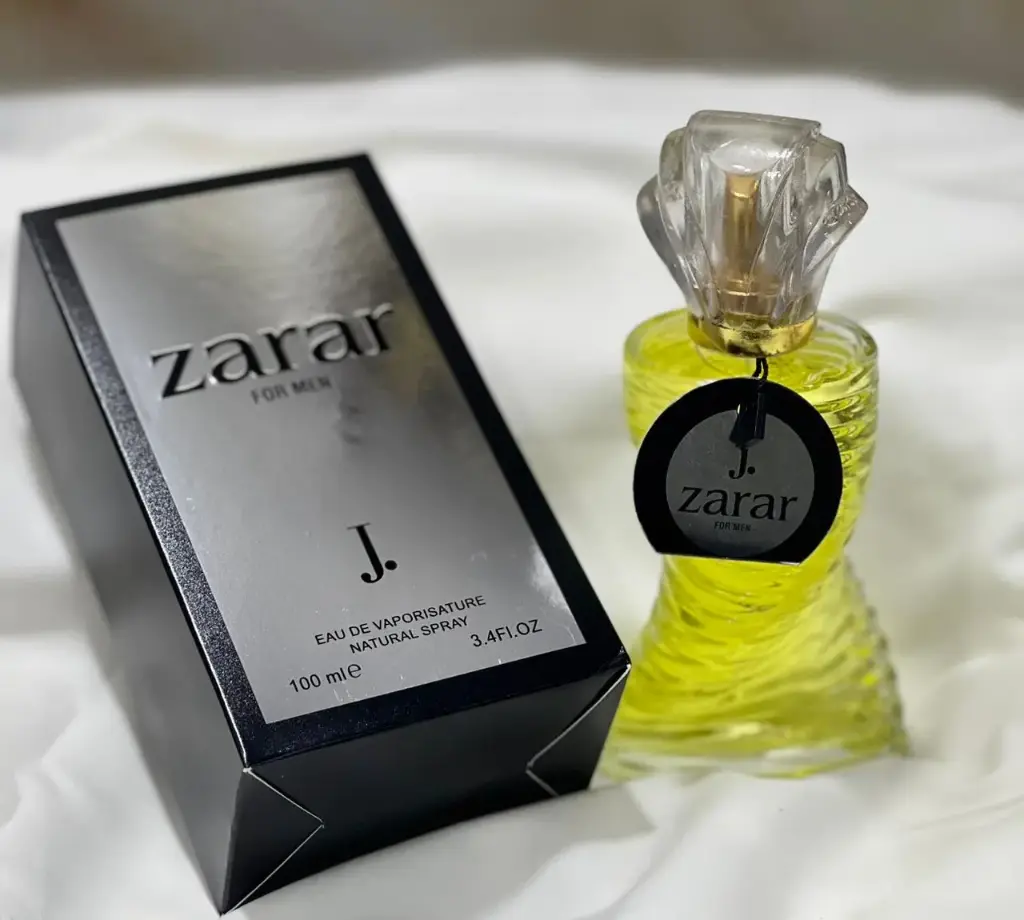 Junaid Jamshed – Iconic Fragrance Experience the timeless charm of Dior Sauvage, a perfect blend of freshness, warmth, and sophistication.  🌿 Fragrance Profile  Fresh & Juicy Calabrian Bergamot Sensual Papua New Guinean Vanilla Smoky Patchouli, Earthy Vetiver, Warm Amber  Long-lasting scent Premium bottle design Perfect for any occasion For Both Male Female